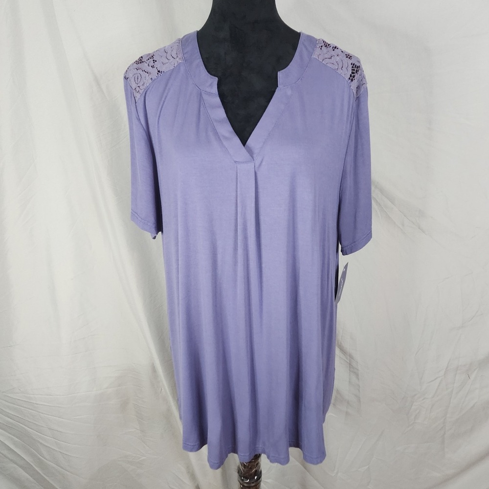 New w/tag! OMICGOT Size 3X Purple‎ Notch V-neck Rayon Blend Lace Accent Blouse